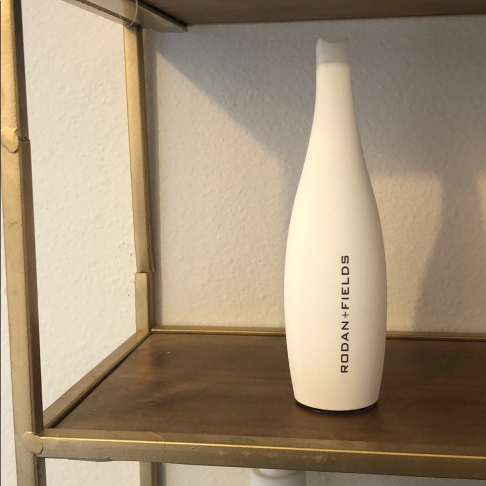 RODAN AND FIELDS pore cleansing tool w pore prep